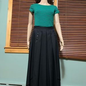 Back to 70-80’!! Made in France Black skirt, European size 40.